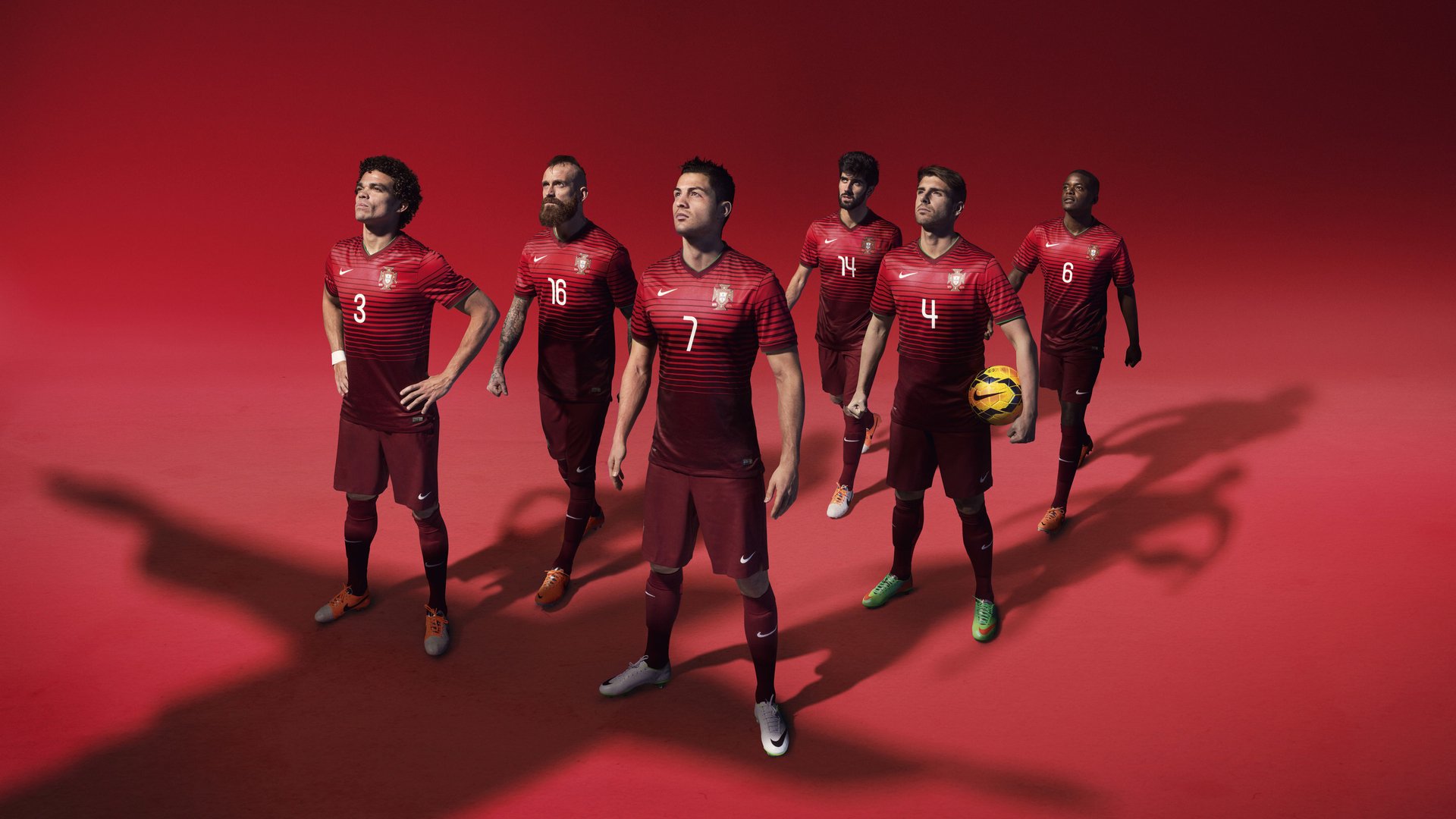 爱游戏app-中国足球职业俱乐部重视年轻球员成长空间，年轻球员是中国足球未来发展的基础